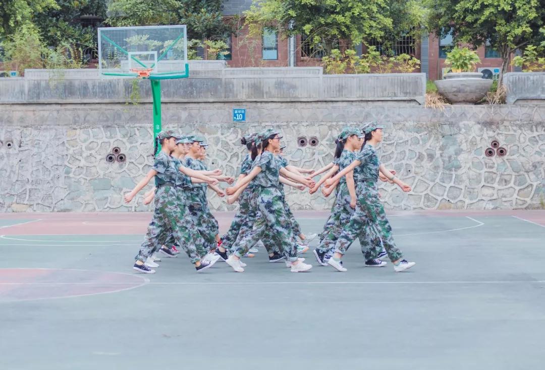 军训第四天，“小科爱”们竟然在集体吃西瓜？(图9)