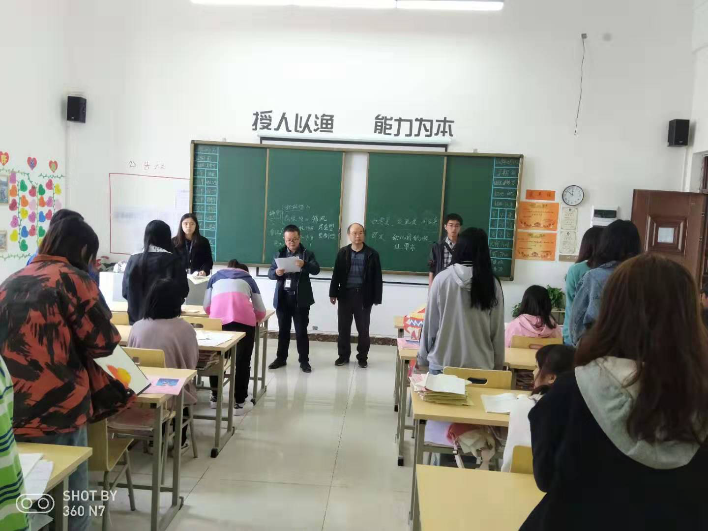郫都区教育局职成科领导 到四川省经济管理学校检查指导学生学籍工作(图3)