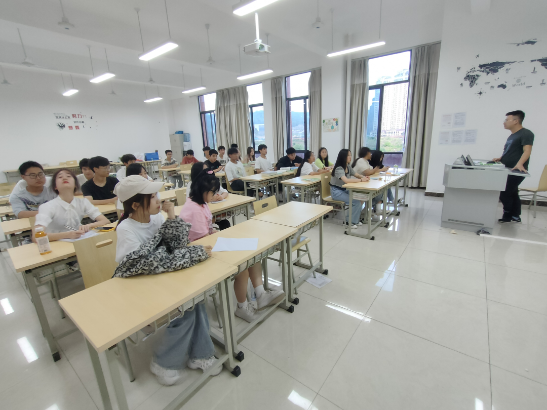 四川省经济管理学校开展《珍爱生命.远离香烟》主题班会~(图4)