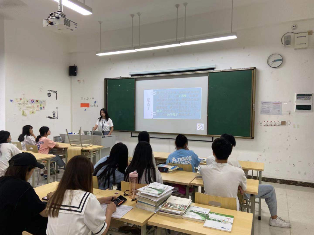 四川省经济管理学校开展《珍爱生命.远离香烟》主题班会~(图7)